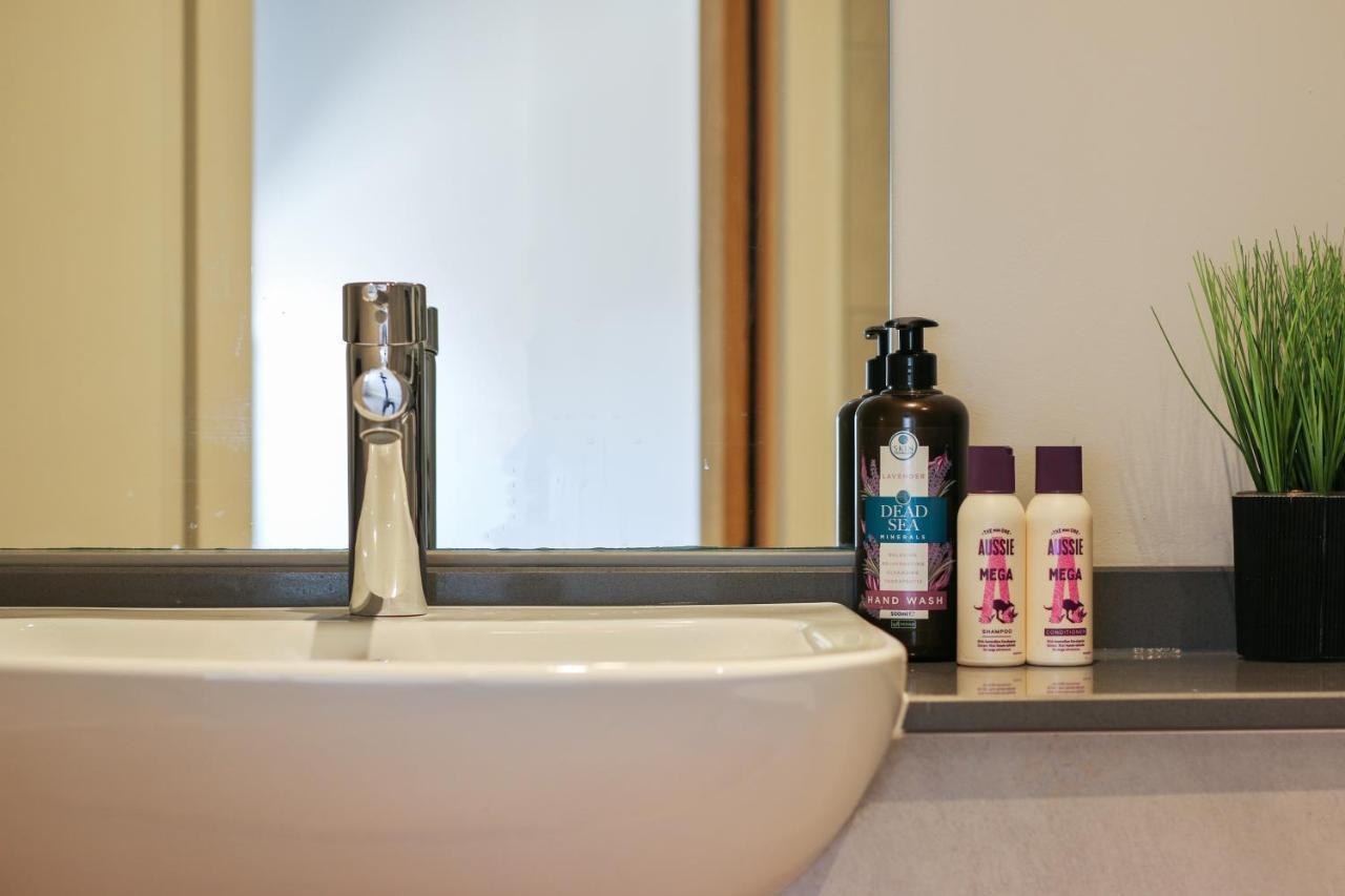 Modern 2-Bed Apartment, Free Parking, City Centre, Netflix & Pet Friendly - Hosted By Stay Host Save Sheffield Esterno foto