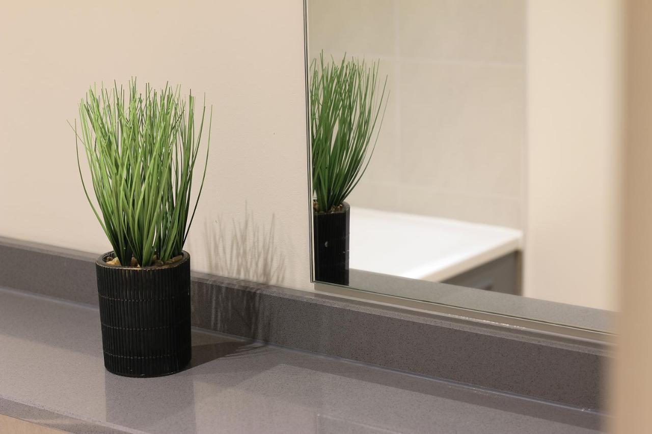 Modern 2-Bed Apartment, Free Parking, City Centre, Netflix & Pet Friendly - Hosted By Stay Host Save Sheffield Esterno foto